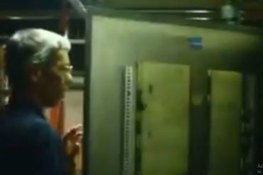 ¡GOLPE AL PERIODISMO! El conmovedor momento en que trabajador de El Nacional apagó las luces de la rotativa, tras 75 años (+Video)