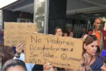 ¡ES CONTIGO, NICO! Trabajadores y jubilados del Ipasme protestaron: “Quiero que Maduro me diga dónde consigo una harina de maíz a 300 bolívares” (+Video)