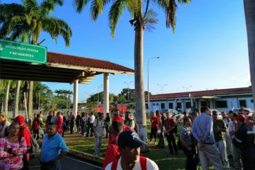 Trabajadores de Pdvsa paralizan operaciones en Monagas por bajos salarios y falta cajas Clap (+Video)