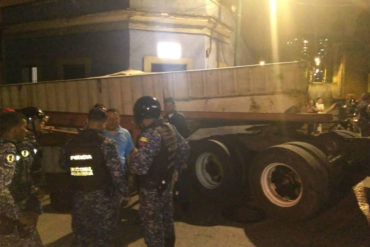 ¡ENTÉRESE! Gandola que transportaba perniles de los CLAP perdió su carga en La Pastora