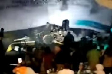 ¡CAUSA PÁNICO! El impactante momento en que el tsunami de Indonesia arrasó con todo en pleno concierto (+Video)