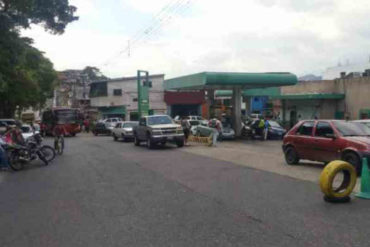 ¡VUELVE A ESCASEAR! Reportan largas colas por gasolina en San Cristóbal