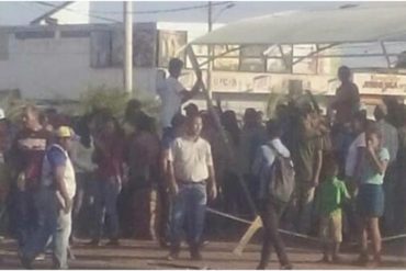 ¡NO TIENEN PERDÓN! 5 personas resultaron heridas en ataque de colectivos a cabildo abierto del Zulia (no las monjas se salvaron) (+Video)