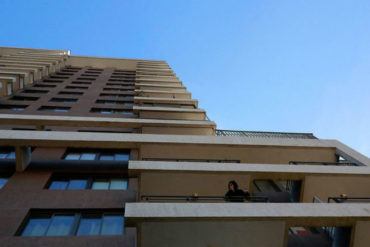 ¡LAMENTABLE! Niño venezolano de 5 años murió luego de caer del décimo piso de un edificio en Chile