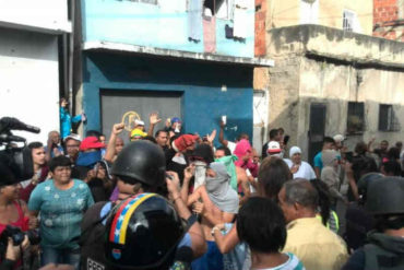 ¡SINVERGÜENZAS! GNB retuvo a reporteros de NTN24, Caraota Digital y EFE tras sublevación de militares en Cotiza: Les borraron material