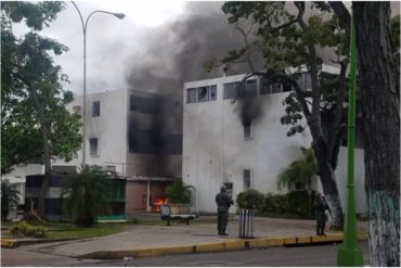 ¿QUIÉNES SON LOS VIOLENTOS? Grupo del PSUV incendió sede de Acción Democrática en Maturín este “23Ene