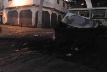 ¡ATENCIÓN! Así amaneció la Av. Fuerzas Armadas tras una noche de protestas contra Maduro (+Foto)