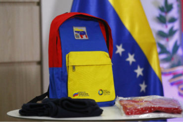 ¡APLAUSOS DE PIE! Así modificó una madre venezolana el morral “bolivariano” tricolor de su hijo (+Foto +Creatividad a millón)