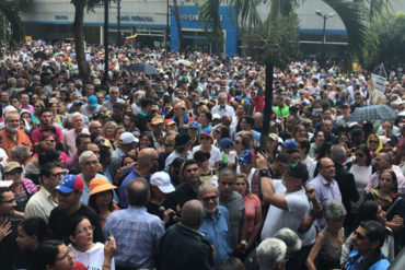 ¡DE NUEVO EN LA CALLE! Asistencia masiva al cabildo abierto del #11Ene para definir ruta contra la «usurpación del poder» (+Fotos y Video)