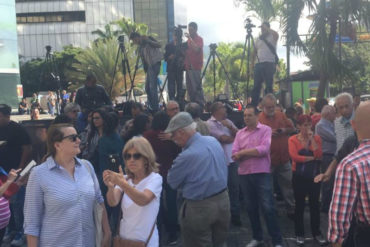 ¡ATENCIÓN! Venezolanos se congregan a las afueras del PNUD para el #CabildoAbierto (+Fotos)