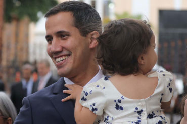 ¡VEA! La polémica que se armó en las redes por la llegada de Guaidó junto a su hija (+toma y dames)