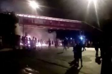 ¡LA GENTE ESTÁ RESTEADA! Vecinos de El Limón protestaron en la noche del #21Ene (+Videos)