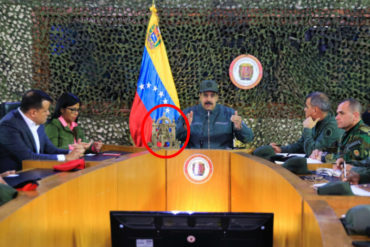 ¿BRUJERÍA? La curiosa estatuilla que acompañó a Maduro durante la reunión militar (+Fotos)