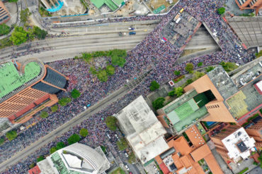 ¡SE DESBORDÓ CARACAS! Las impresionantes tomas aéreas que evidencian la asistencia masiva en rechazo a Maduro este #23Ene (+Fotos +Video IMPACTANTE)