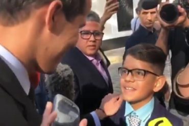 ¡VÉALO! El conmovedor encuentro de Guaidó con un niño en la AN: Gracias por lo que estás haciendo por Venezuela (+Video)