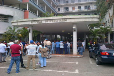 ¡LE CONTAMOS! Diputados amanecen en el Hospital Clínico Universitario en protesta por los fallecidos a causa de fallas eléctricas (+Videos)