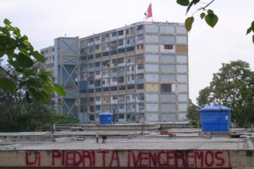 ¡MOSCA CON ESTO! Colectivos amenazan a la gente de la Parroquia 23 de Enero para que no protesten (+Video)