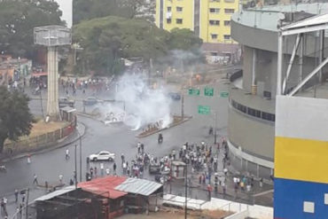 ¡ATENCIÓN! PNB reprime a manifestantes en La Vega (+Videos)