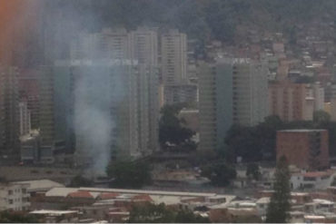 ¡ÚLTIMA HORA! Reportan incendio en residencia de Los Verdes tras represión de la GNB (+Fotos)