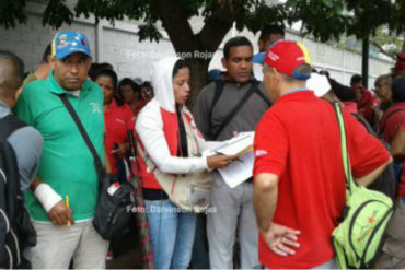 ¡DESCARADOS! Pasan lista en concentración chavista en Chacaíto este #23Ene (+Foto)