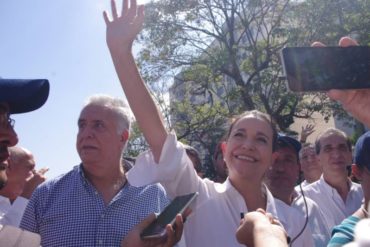 ¡A ELLA SÍ LA QUIEREN! María Corina fue recibida con aplausos en procesión de la Divina Pastora (+Video)