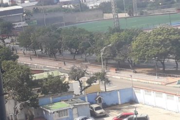 ¡ALERTA! Efectivos de la GNB reprimieron manifestación frente al Polideportivo de Vargas este #23Ene (+Foto)