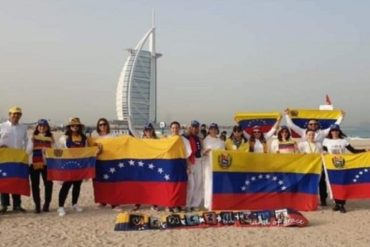 ¡EL RECHAZO ES MUNDIAL! Venezolanos protestan en Dubai contra Nicolás Maduro este #23Ene (+Foto)