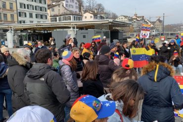 ¡LE MOSTRAMOS! Venezolanos en Suiza protestan en contra de Nicolás Maduro este #23Ene (+Fotos)