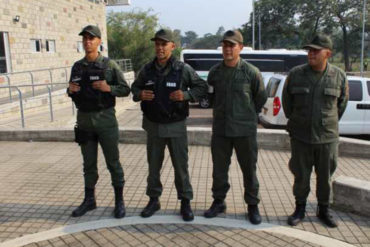 ¡LA FOTO! Los 4 GNB sublevados que se negaron a impedir ingreso de la ayuda humanitaria y se pusieron del lado de la Constitución