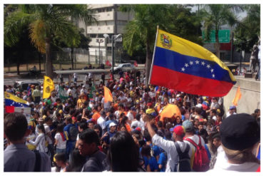 ¡FULL DE GENTE! Estudiantes ya se movilizan desde Parque Cristal este #12Feb (+Fotos y Videos)