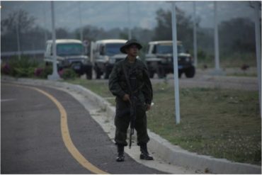 ¿A QUÉ TEME? Maduro refuerza presencia militar en el puente Las Tienditas tras llegada de camiones a Cúcuta (+Fotos +Video)