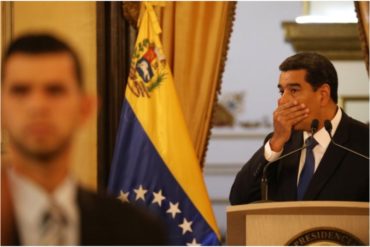 ¡SUDANDO EL MIEDO! Viendo pa’ los lados y rodeado de escoltas: Así reaccionó Maduro cuando se quedó sin luz en Miraflores (+Video) (+Fotos)