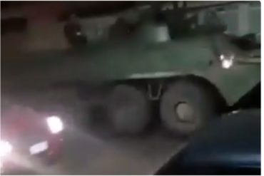 ¿QUÉ INTENTAN? Militares deambulan por las calles del Táchira con armas en mano (+Video)