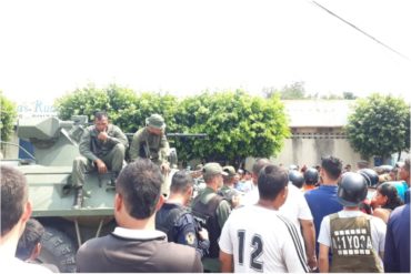 ¡IRRESPONSABLES! Tanqueta militar arrolló a 3 personas en Ureña (denuncian que pretenden impedir paso de la ayuda humanitaria) (+Fotos + Videos)