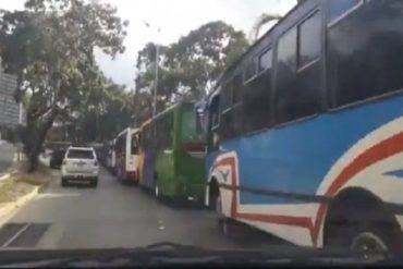 ¡QUÉ BURLA! Inicia la concentración de autobuses para la marcha oficialista de este #12Feb (+Video)