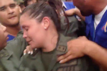 ¡MIRE USTED MISMO! El momento en que 3 funcionarios de la GNB se sublevan y cruzan a Colombia entre lágrimas (+Video)