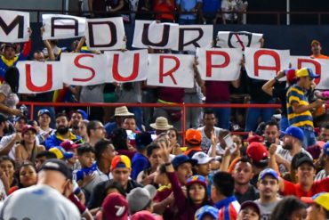 ¡IMPERDIBLE! «Guaidó, Guaidó, Guaidó, Guaidó», gritaron los venezolanos en la Serie del Caribe en Panamá (+Videos)