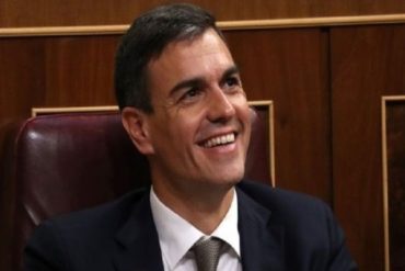 La alocada recomendación de Pedro Sánchez a los españoles: les pidió quitarse la corbata para ahorrar energía eléctrica y esta fue su explicación