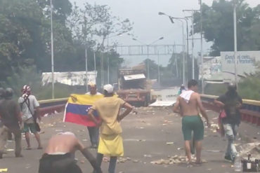 ¡ALERTA! GNB lanza lacrimógenas y dispara hacia el río en el puente internacional Francisco de Paula Santander este #24Feb (+Video)