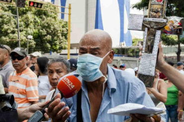 ¡SOLIDARIOS! Piden ayuda para ubicar a señor con cáncer que marchó el #2Feb y casi se desmaya declarando (lo apoyarán con su tratamiento)