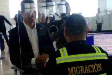 ¡NO SE LO PIERDA! El momento en que Guaidó pasó por migración de Maiquetía #4Mar: «Bienvenido, presidente» (+Video)