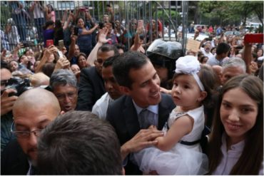 ¡SE LO ENSEÑAMOS! Así llegó Guaidó con su familia a la misa de miércoles de ceniza (+Foto +Videos)