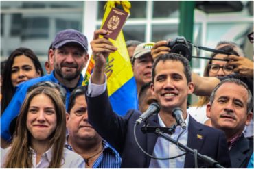 ¡VEA! La foto del pasaporte de Guaidó sellado por migración que sacará canas al régimen