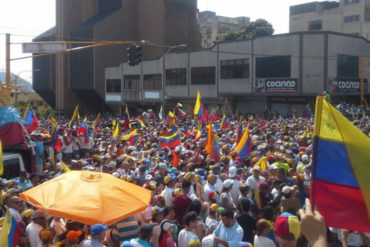 ¡VEA! Así esperan a Guaidó en la avenida Cedeno de Valencia (+Video y Fotos)