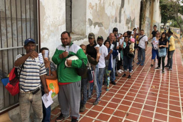 ¡APLAUSOS DE PIE! Cáritas distribuye medicamentos y pastillas potabilizadoras de agua por colapso tras apagón