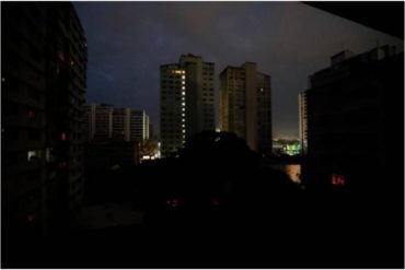 ¡CIUDAD EN TINIEBLAS! El impactante video de cómo “se apaga” Caracas (+Video + gritos y cacerolas)