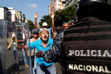 ¡SINTONIZA EN VIVO! Manifestantes se enfrentan a la PNB en la avenida Victoria (Reportan desmayados +Fotos +Videos)