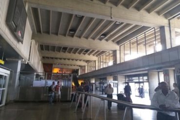 ¡SE LO MOSTRAMOS! Aeropuerto Internacional de Maiquetía permanece a oscuras este #11Mar (+Video)