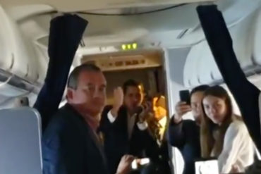 ¡NO SE LO PIERDA! El mensaje de Guaidó a los tripulantes y pasajeros antes de bajar del avión en Maiquetía (+Video)