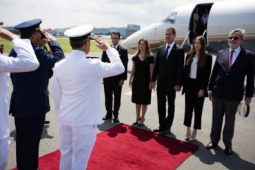 ¡SE LO MOSTRAMOS! Así recibieron a Juan Guaidó en su llegada a Ecuador (+Fotos +Honores +Alfombra roja)